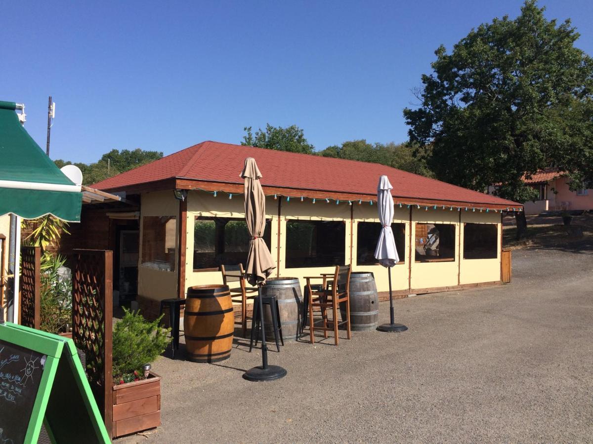 Les Sentiers Du Causse Hotell Lentillac du Causse Exteriör bild
