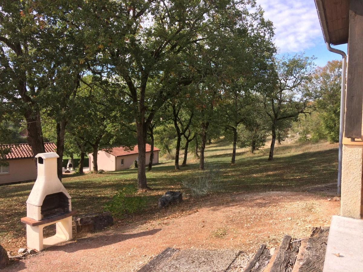 Les Sentiers Du Causse Hotell Lentillac du Causse Exteriör bild