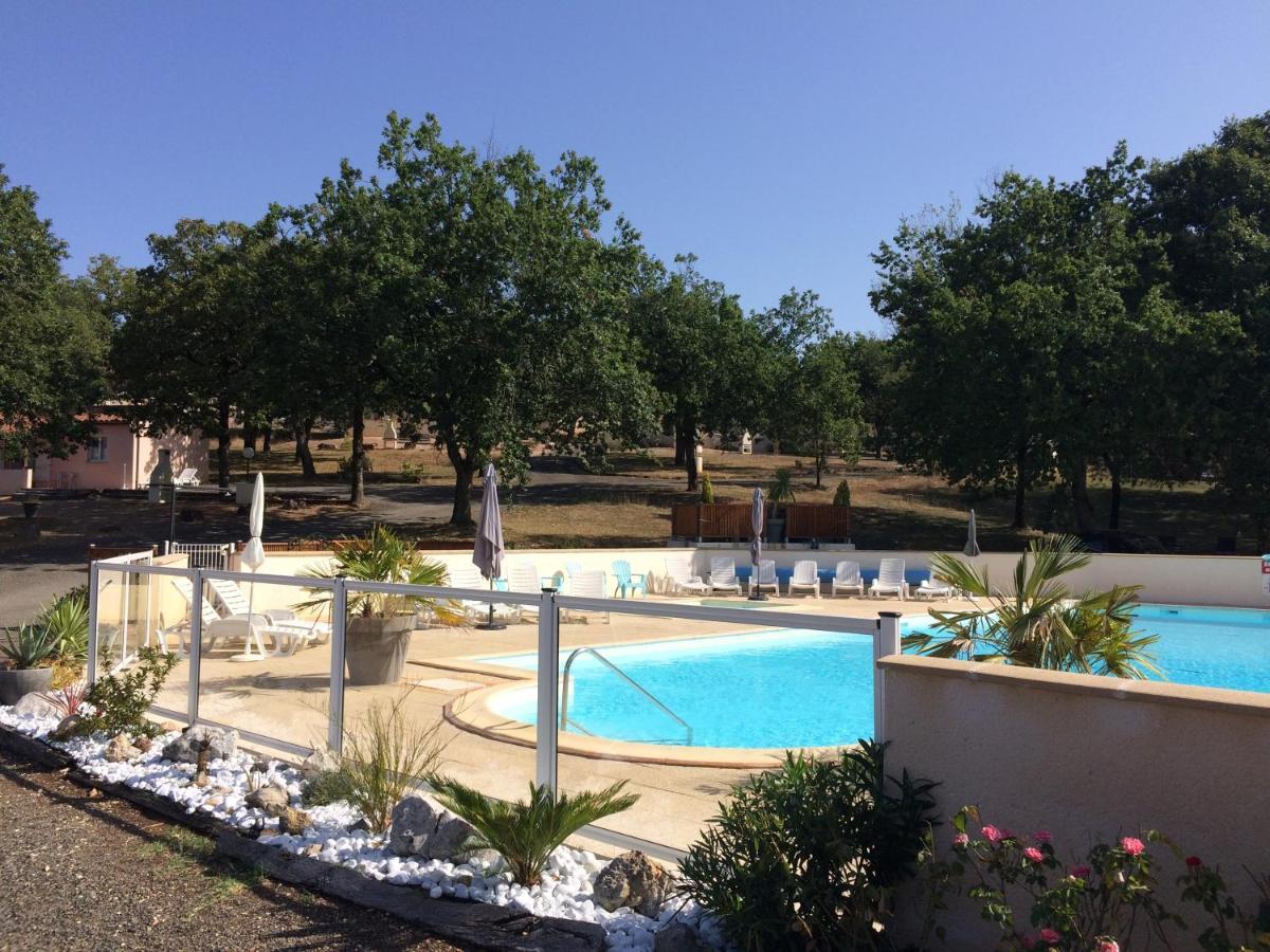Les Sentiers Du Causse Hotell Lentillac du Causse Exteriör bild