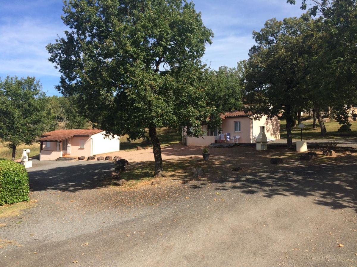 Les Sentiers Du Causse Hotell Lentillac du Causse Exteriör bild