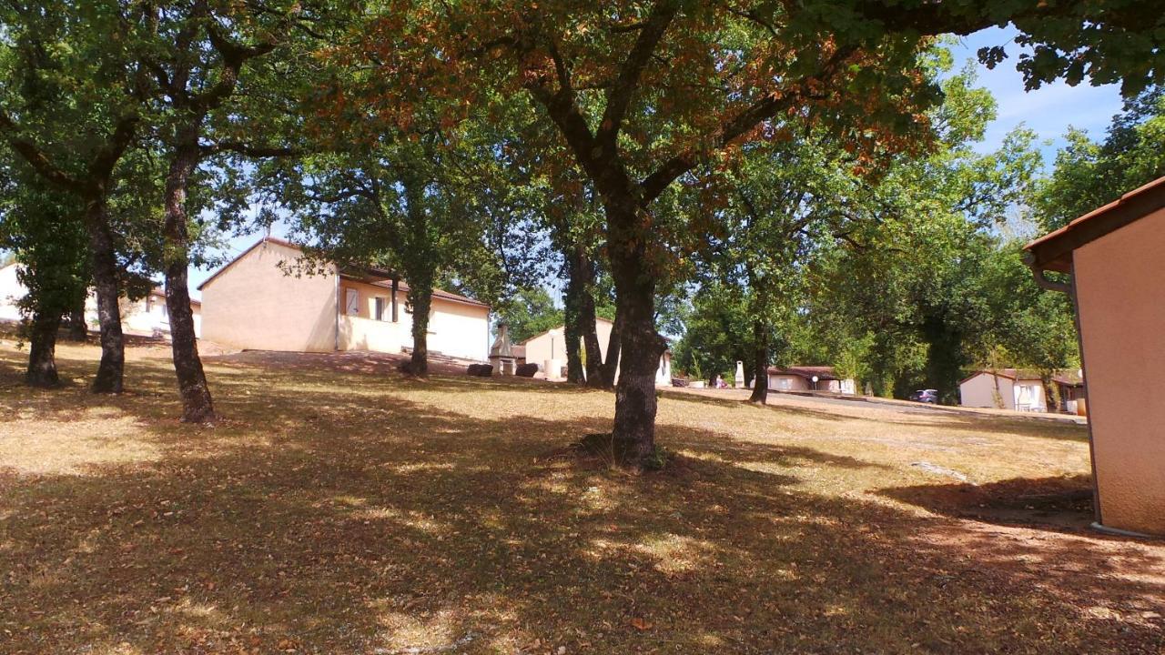 Les Sentiers Du Causse Hotell Lentillac du Causse Exteriör bild
