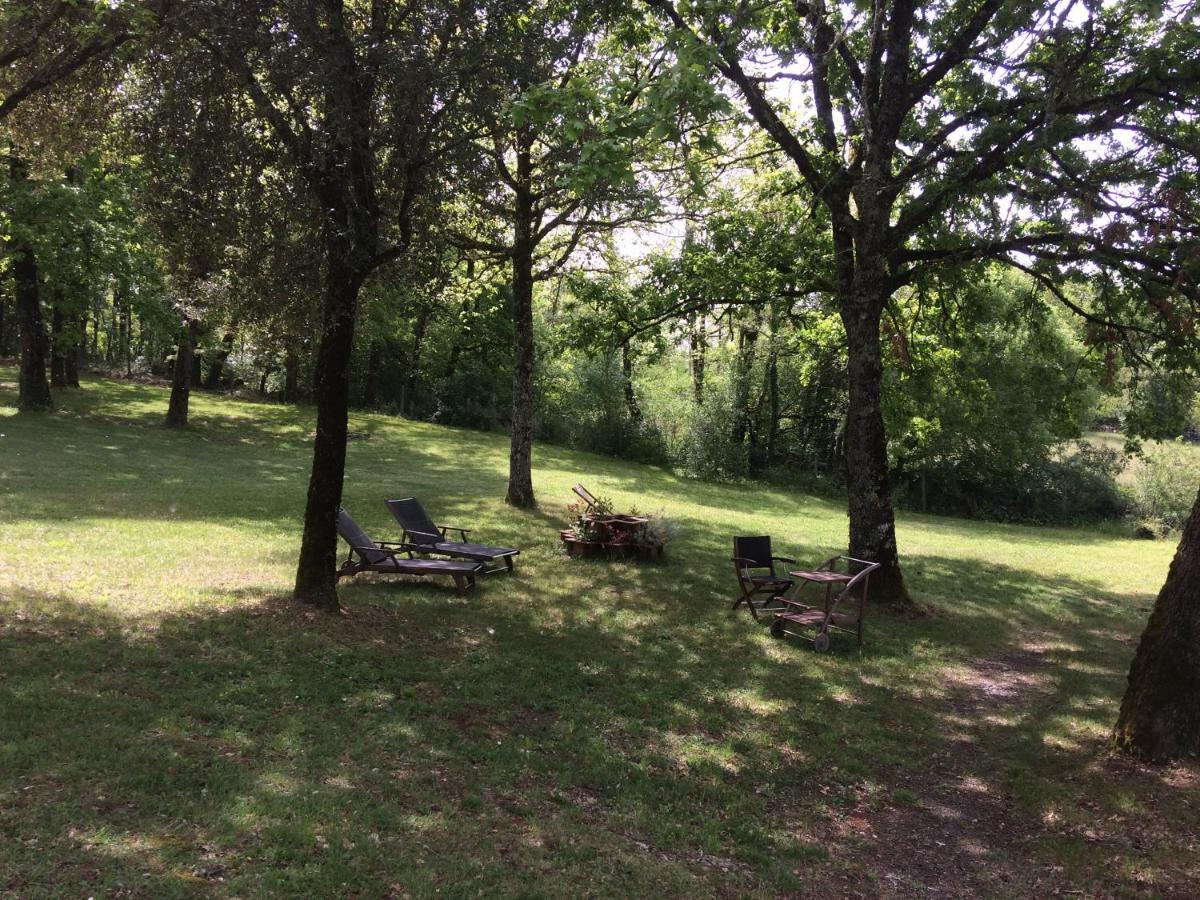 Les Sentiers Du Causse Hotell Lentillac du Causse Exteriör bild