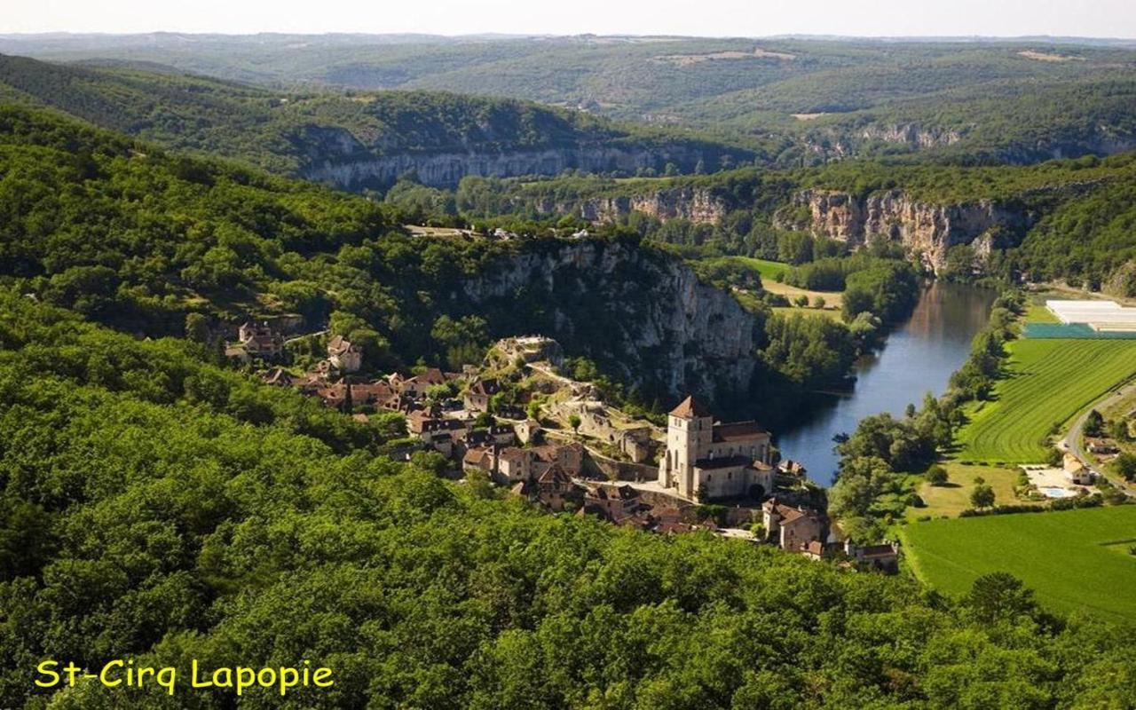 Les Sentiers Du Causse Hotell Lentillac du Causse Exteriör bild