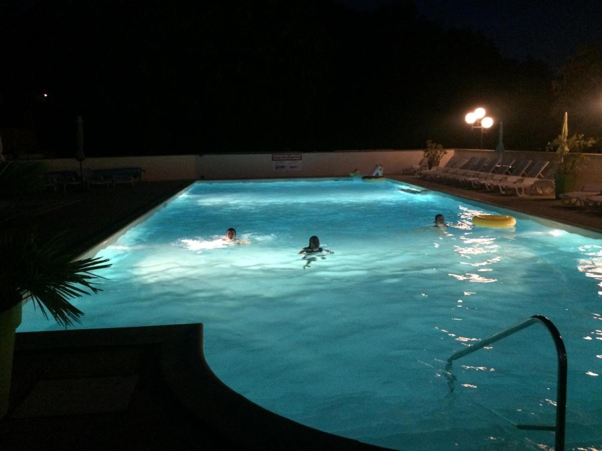 Les Sentiers Du Causse Hotell Lentillac du Causse Exteriör bild