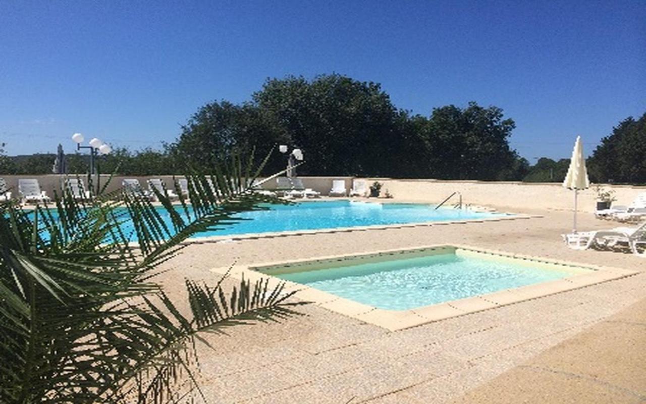 Les Sentiers Du Causse Hotell Lentillac du Causse Exteriör bild